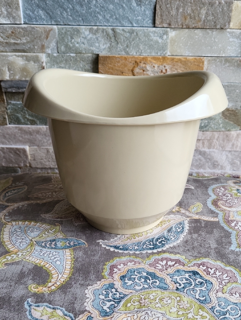 Vintage Hammarplast Beige 3 qt Melamine Bowl